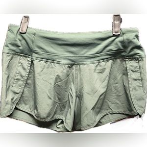 Lulu Lemon Sz 6 Women Run Speed Short Like New! Despite wrinkles no sign of wear